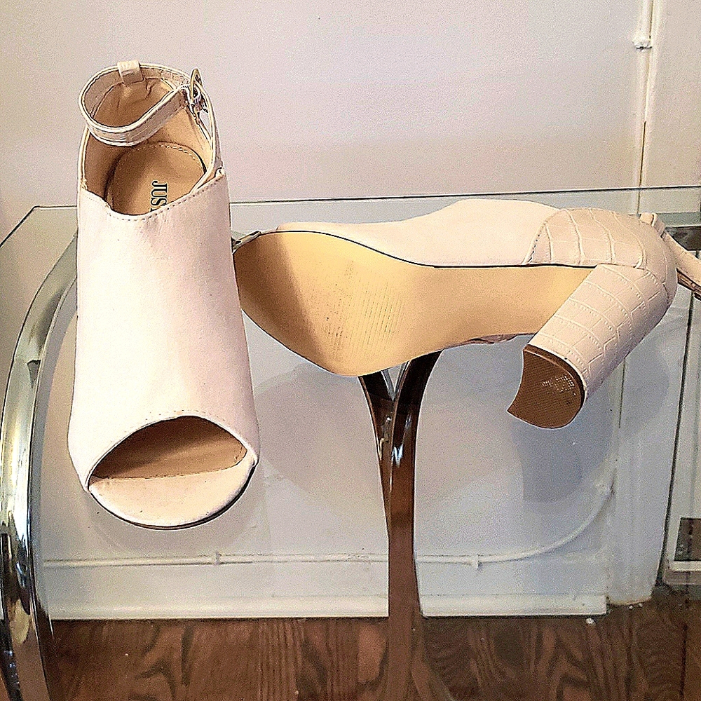 Shoes - Picture 4 of 5